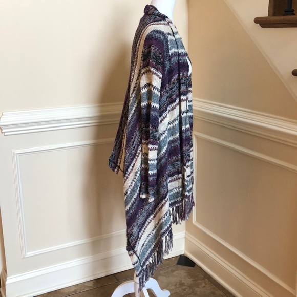 NWT Fringed Wrap - Picture 2 of 7